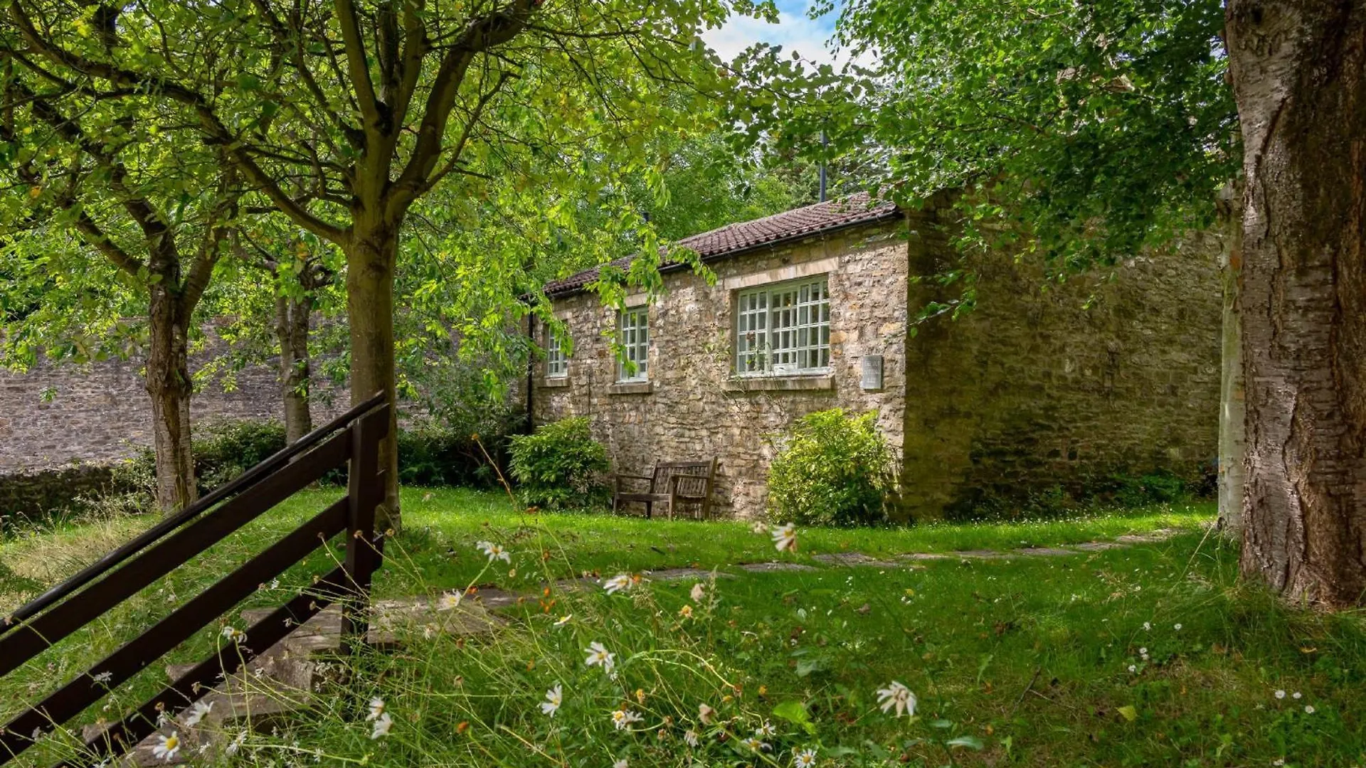 The Old Potting Shed Villa Richmond